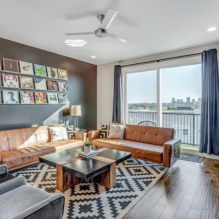 Big New And Modern With Skyline View Mural And Ping Pong Нашвил Екстериор снимка