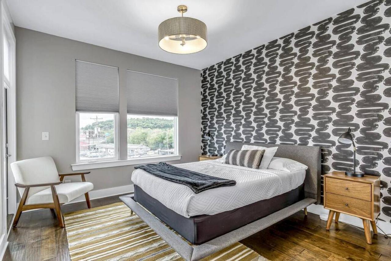 Big New And Modern With Skyline View Mural And Ping Pong Нашвил Екстериор снимка
