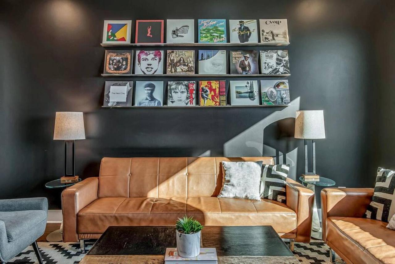 Big New And Modern With Skyline View Mural And Ping Pong Нашвил Екстериор снимка