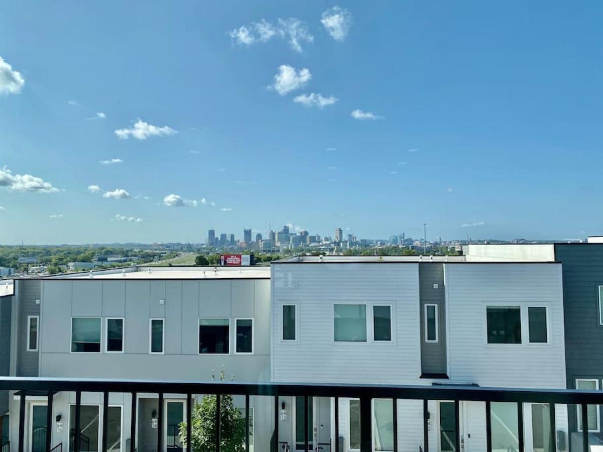 Big New And Modern With Skyline View Mural And Ping Pong Нашвил Екстериор снимка