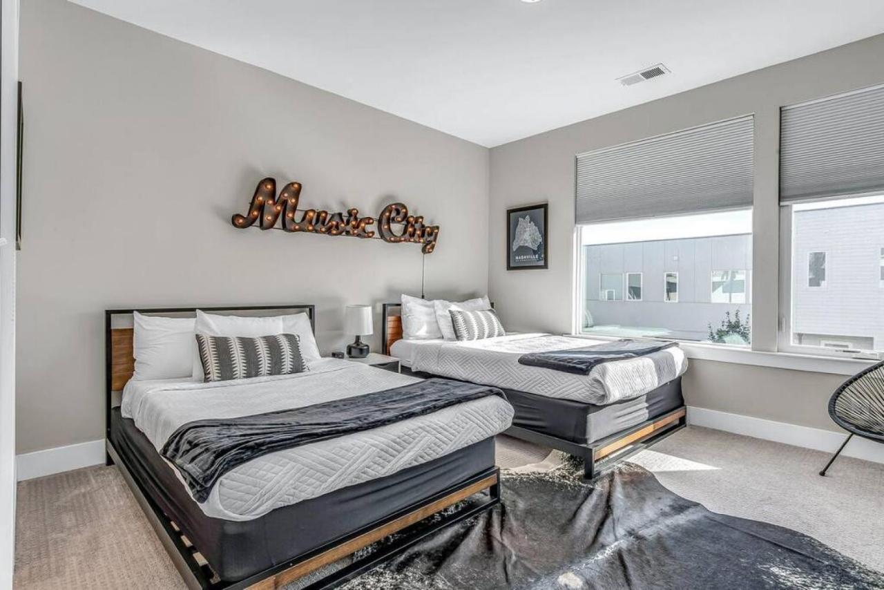 Big New And Modern With Skyline View Mural And Ping Pong Нашвил Екстериор снимка