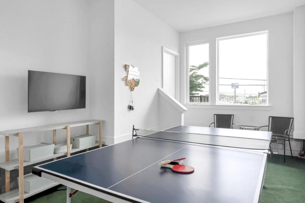 Big New And Modern With Skyline View Mural And Ping Pong Нашвил Екстериор снимка
