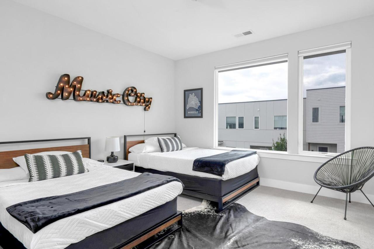 Big New And Modern With Skyline View Mural And Ping Pong Нашвил Екстериор снимка